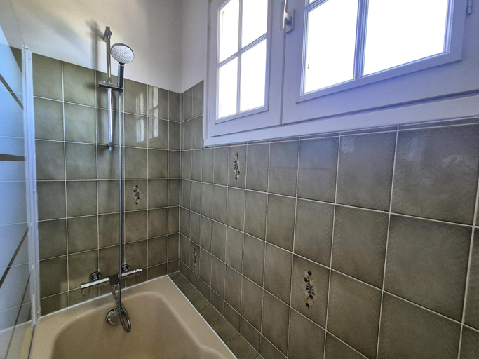 Bathroom 3, Holiday Home in Port-Blanc near Sandy Beaches, Côtes-d'Armor