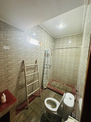 Bathroom 4, Dicky Guest House Batu Bolong, Badung