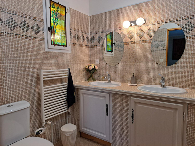 Bathroom 2, La Barde Montfort, votre maison d'hotes a 4 kms de Sarlat Dordogne, Dordogne