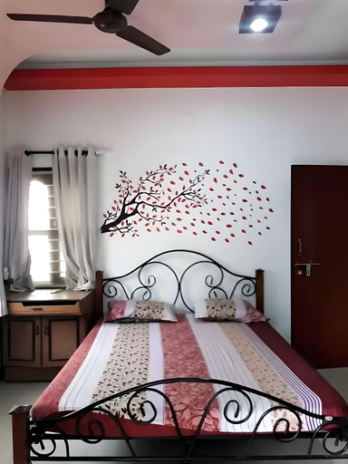 Bedroom 3, Homeland Stay- Gold Category 3BHK Suit Nr Kankaria, Ahmadabad