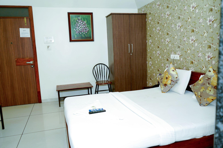 Bedroom 2, Hotel Prafulla Pure Veg , Kolhapur