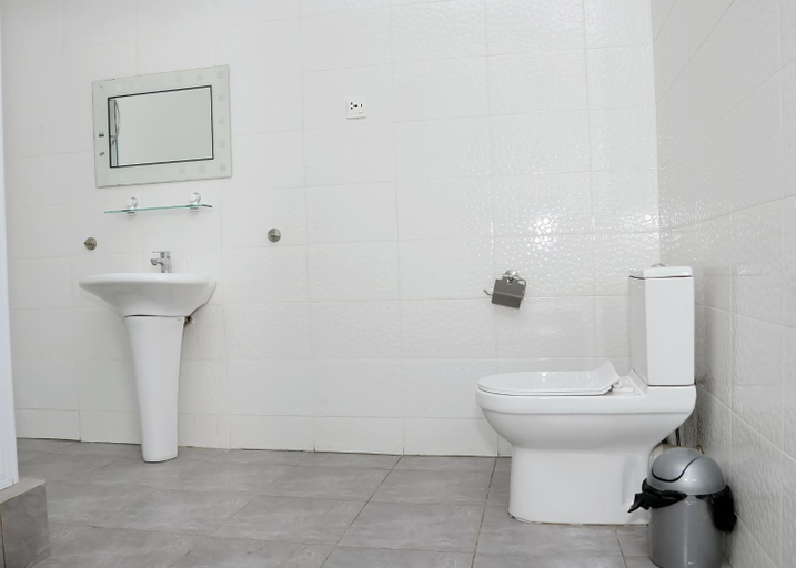 Bathroom 4, GSM Crown Inn Hotel, Tema