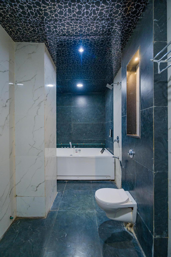 Bathroom 4, Kanha Shree by Cosmos Hotels, Indore
