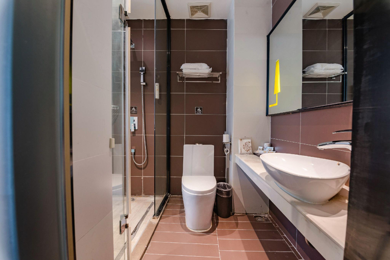 Bathroom 4, IU Hotel Shangqiu Kaixuan Road Zhonghuan Square Branch, Shangqiu