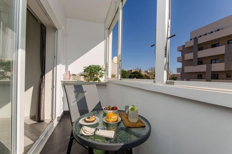 Others 3, Side by Side Apartments, Split