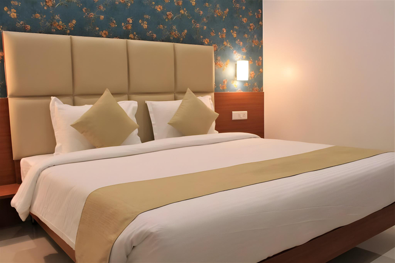 Bedroom 3, Magnus Square Business Hotel, Pune