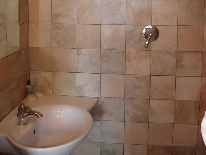 Bathroom 3, Rifugio Serot, Trento
