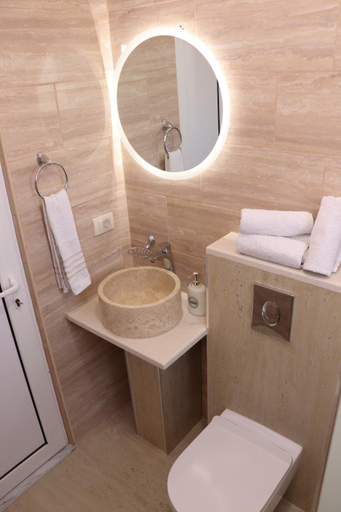 Bathroom 3, Gjinaj Apartments