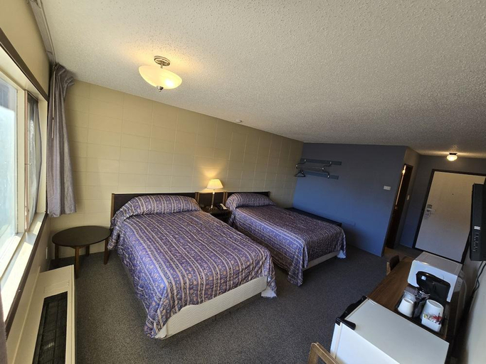 Bedroom 2, Capri Motor Inn, Bulkley-Nechako