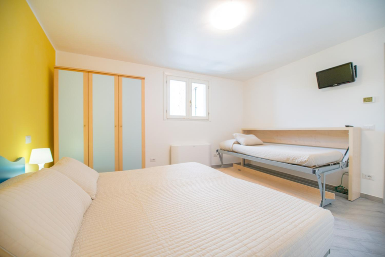 Bedroom 2, Crescenzo, Napoli