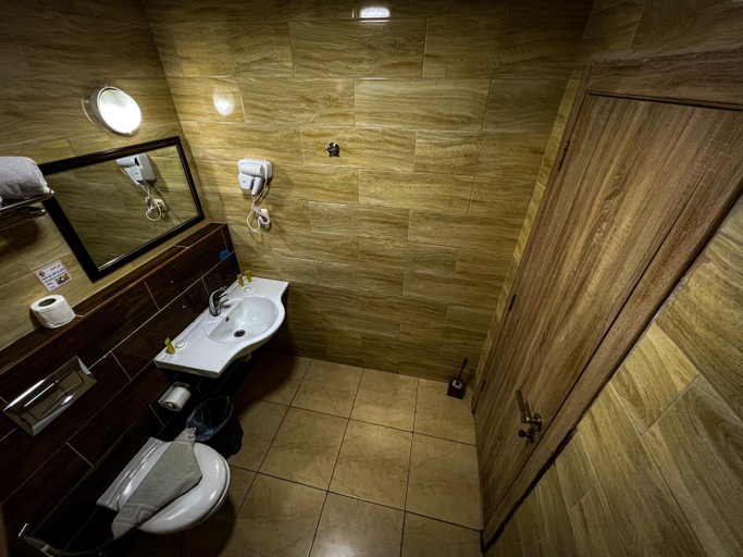Bathroom 3, Balcony Hotel, Salt