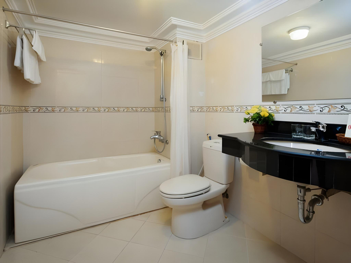 Bathroom 3, Lucky Hotel Hang Trong Street, Hoàn Kiếm