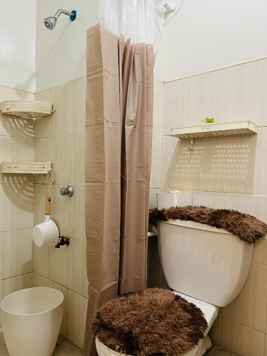 Bathroom 2, Fablo Getaway Staycation beside Enchanted Kingdom, Santa Rosa City