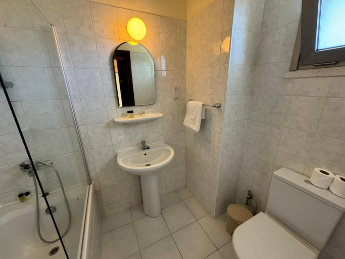 Bathroom 4, High Life Hotel