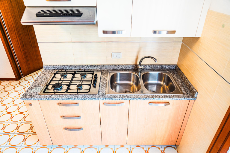 Kitchen 5, Colourful apartment with terrace in Bibione, Venezia