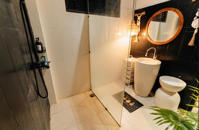 Bathroom, APS House Canggu, Badung