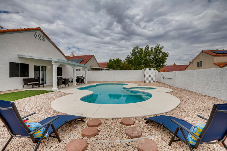 Sport & Beauty 2, Luxurious House With A Pool, Spa, and Patio , Clark