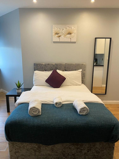 Others 4, Easy Lets - Showcase Apartments, Leicester
