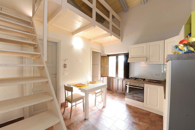2, A Casa Do Monucu, Catania