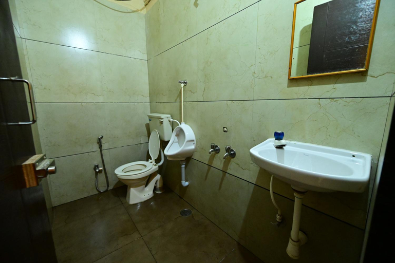 Bathroom 3, Aasra Lodge, Ratnagiri