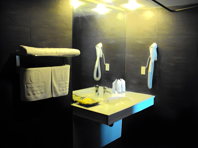 Bathroom 4, Huu Nghi Hotel, Hồng Bàng