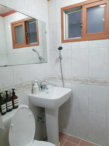 Bathroom 3, Liebe stay