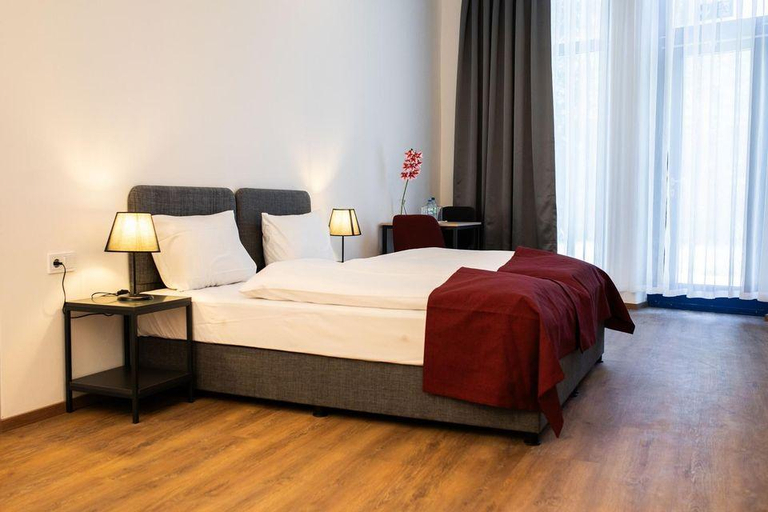 Others 3, OM Hotel Neuss, Rhein-Kreis Neuss