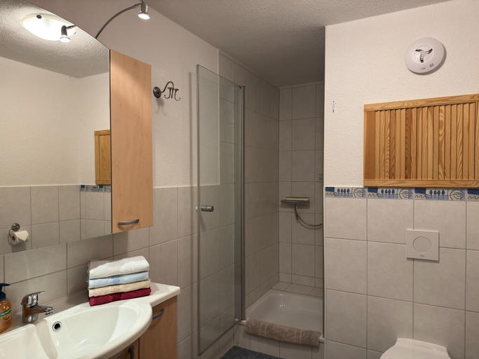 Bathroom 4, Gemutlicher Aufenthalt am Wieker Hafen, Vorpommern-Rügen