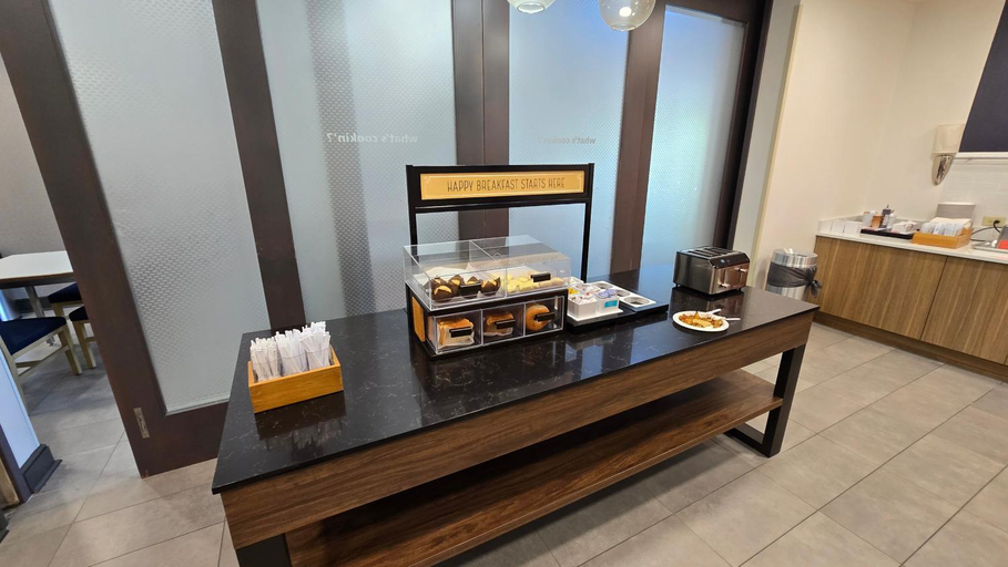 Food & Drinks 5, Hampton Inn & Suites Chicago Deer Park, Cook
