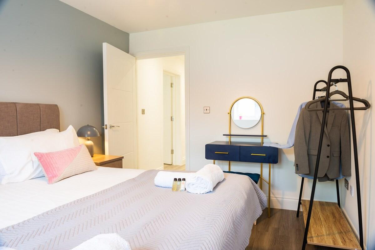 Bedroom 2, Modern 1 Bed Apart-Hatfield | FREE Parking | Wi-Fi, Hertfordshire