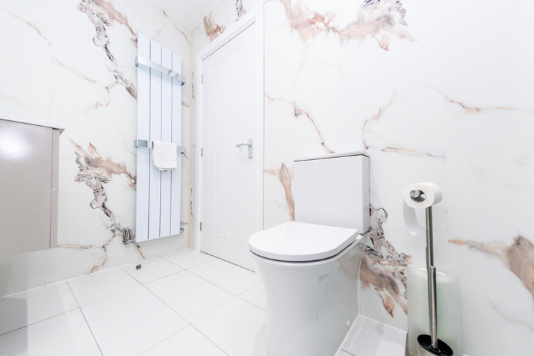 Bathroom 5, The Halfway House, Leeds