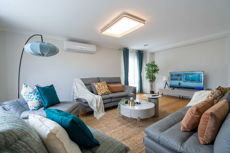 4, Spacious 4B House in PointCook, Melbourne