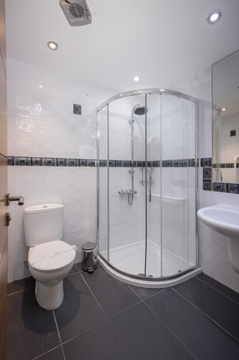 Bathroom 3, Granada Apartments Queens Mansions, Blackpool
