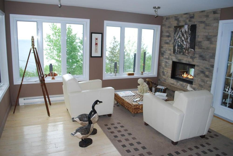 Others 5, Auberge des Eaux Vives, Charlevoix-Est
