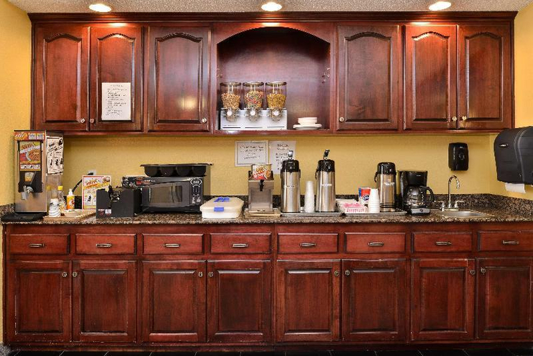 Food & Drinks 5, Americas Best Value Inn Breaux Bridge, Saint Martin