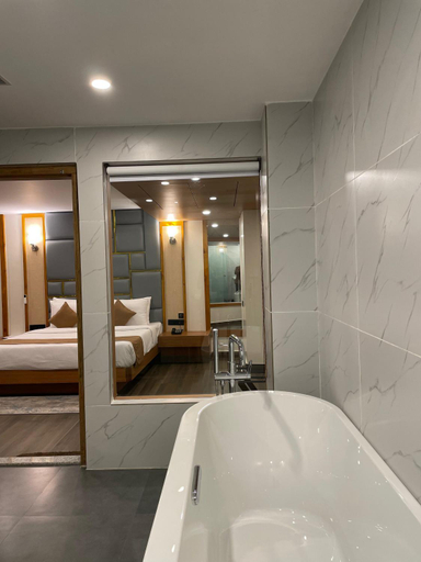 Bathroom 5, Pristine Pavilion Hotel, East Khasi Hills