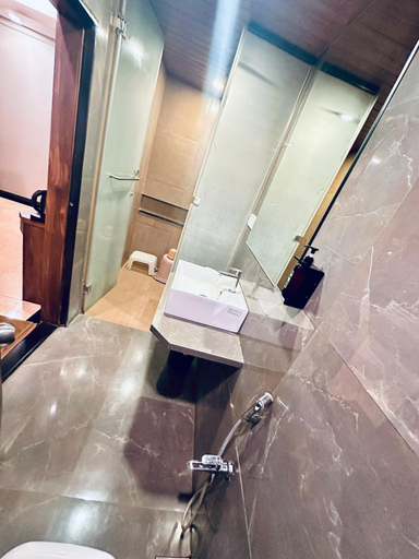 Bathroom 5, SAIBABA INTERNATIONAL SUPREME HOTEL, Ahmadnagar