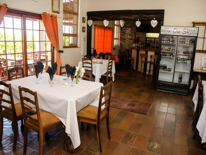 Food & Drinks 4, Ou Skool Guesthouse, Siyanda