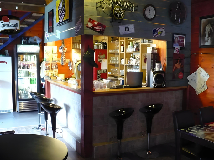 Food & Drinks 3, Williams Village Bowling & Country Club, Budapesti