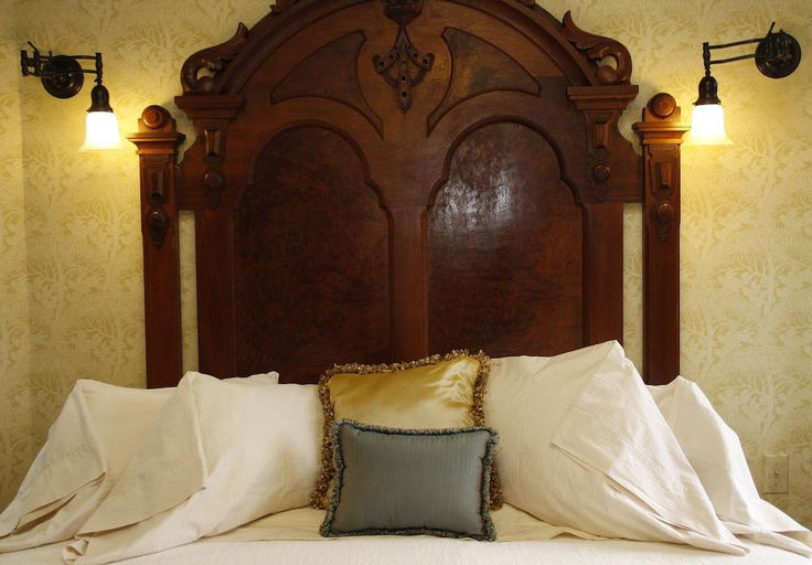 Bedroom, Jabberwock Inn, Monterey