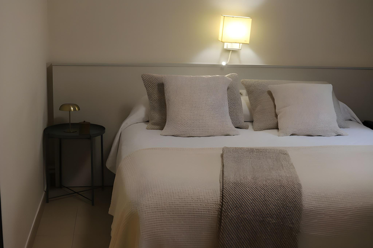 Bedroom 3, New Hotel Colon, Barcelona