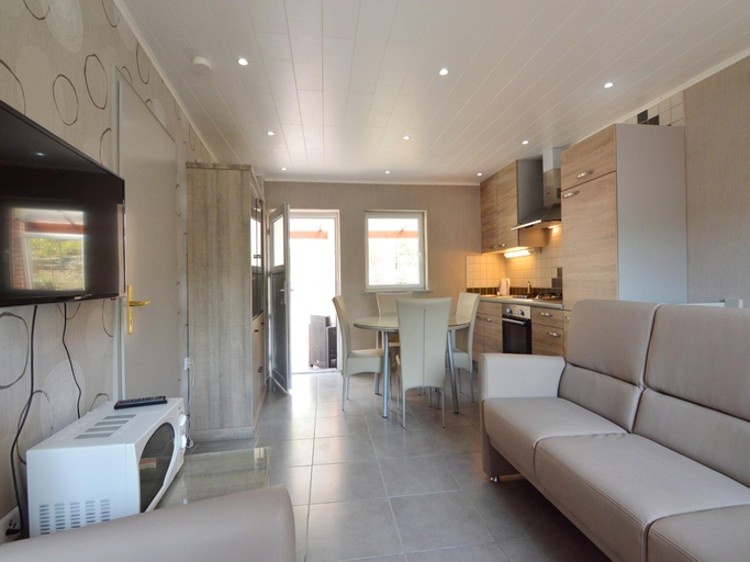 Others 4, Apartment in Zell near Mosel River Vineyards, Cochem-Zell