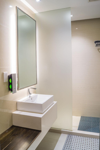 Bathroom 3, Changi Transit Hotel Terminal 3, Singapore