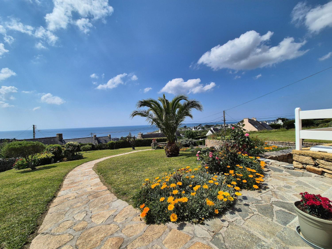 Others 4, Holiday Home in Plouhinec with Sea Views, Finistère