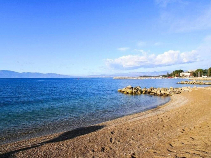 Others 5, Simplistic Apartment in Malinska near the Sea, Malinska-Dubašnica