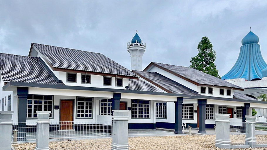 Exterior & Views