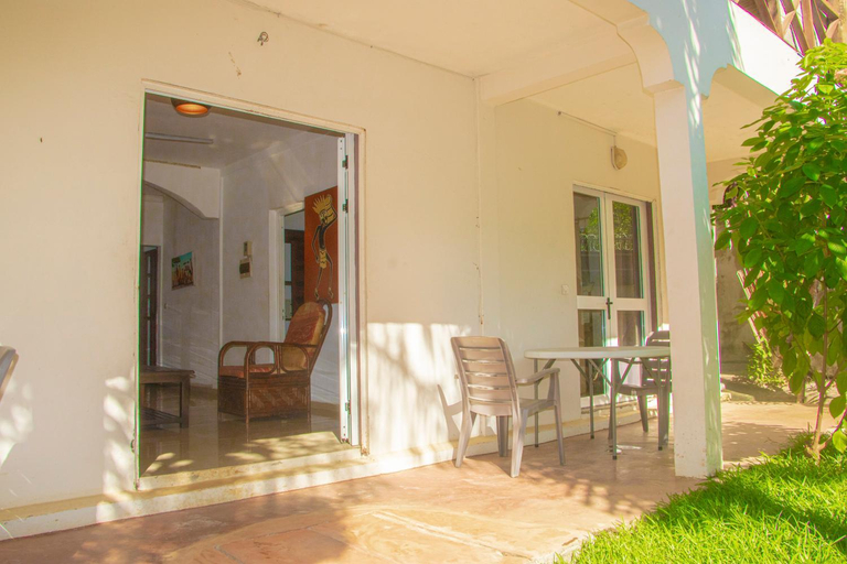 Others 4, Residence Kambana, Diana