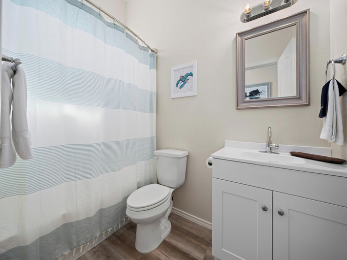 Bathroom 4, Red Tail Getaway by Miss Kitty’s, Aransas