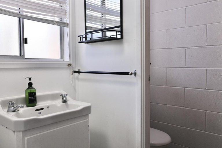 Bathroom 5, Mt Roskill Motel, Waitakere