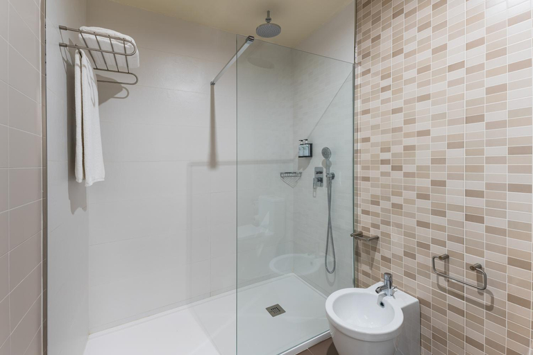 Bathroom 5, Elba Costa Ballena Beach & Thalasso Resort., Cádiz